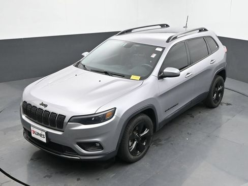 Used 2019 Jeep Cherokee Latitude Plus FWD image 17