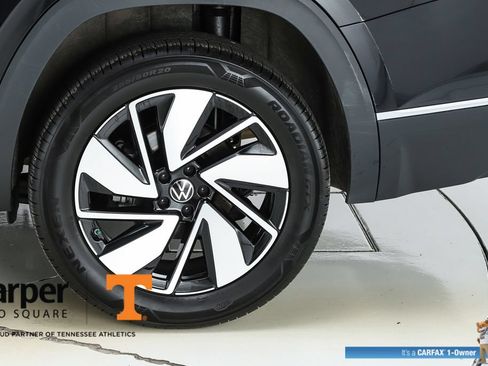 Used 2025 Volkswagen Atlas SEL AWD/4WD image 6