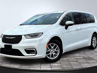 Used 2023 Chrysler Pacifica Touring-L