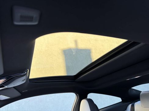 Used 2022 BMW M4 xDrive Competition w/ M Carbon Exterior Package image 10