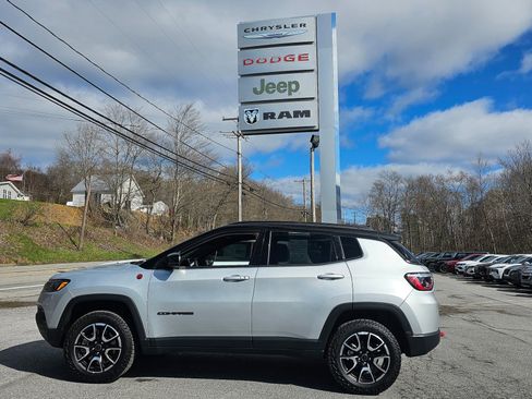 Used 2025 Jeep Compass Trailhawk AWD/4WD image 35