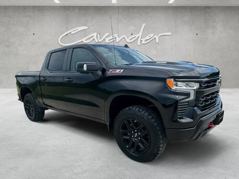 Used 2024 Chevrolet Silverado 1500 LT Trail Boss w/ LT Trail Boss Premium Package AWD/4WD image 2