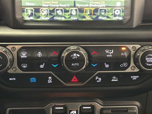 Used 2021 Jeep Wrangler Unlimited Sahara w/ Cold Weather Group AWD/4WD image 17