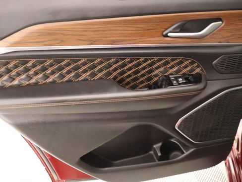 Used 2023 Jeep Grand Cherokee L Summit w/ Luxury Tech Group V image 20