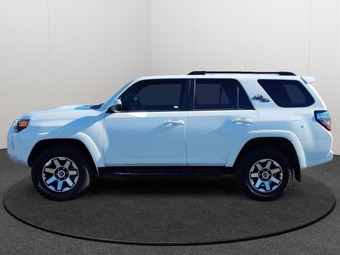 Used 2022 Toyota 4Runner TRD Off-Road image 2