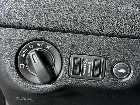 Used 2021 Chrysler 300 Touring w/ Chrome Appearance Package image 14