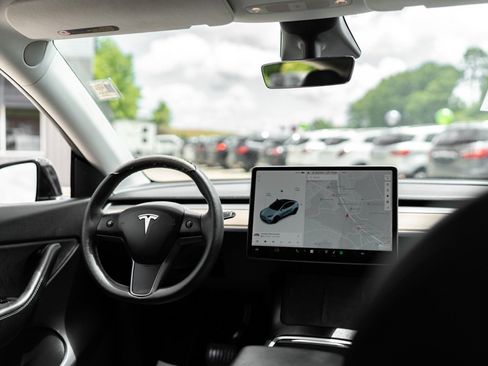 Used 2021 Tesla Model Y Long Range AWD/4WD image 6