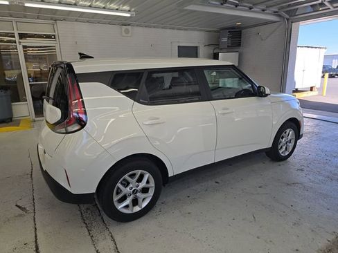 Certified 2025 Kia Soul LX image 6