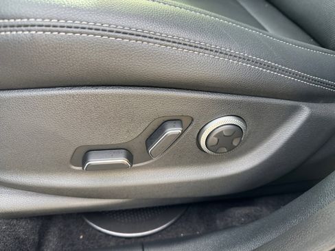 Used 2026 Genesis GV70 2.5T Select image 14