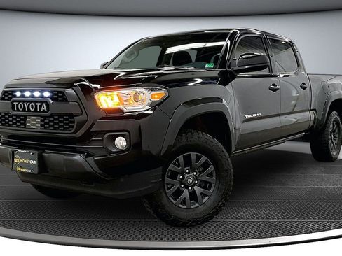 Used 2023 Toyota Tacoma SR5 AWD/4WD image 3
