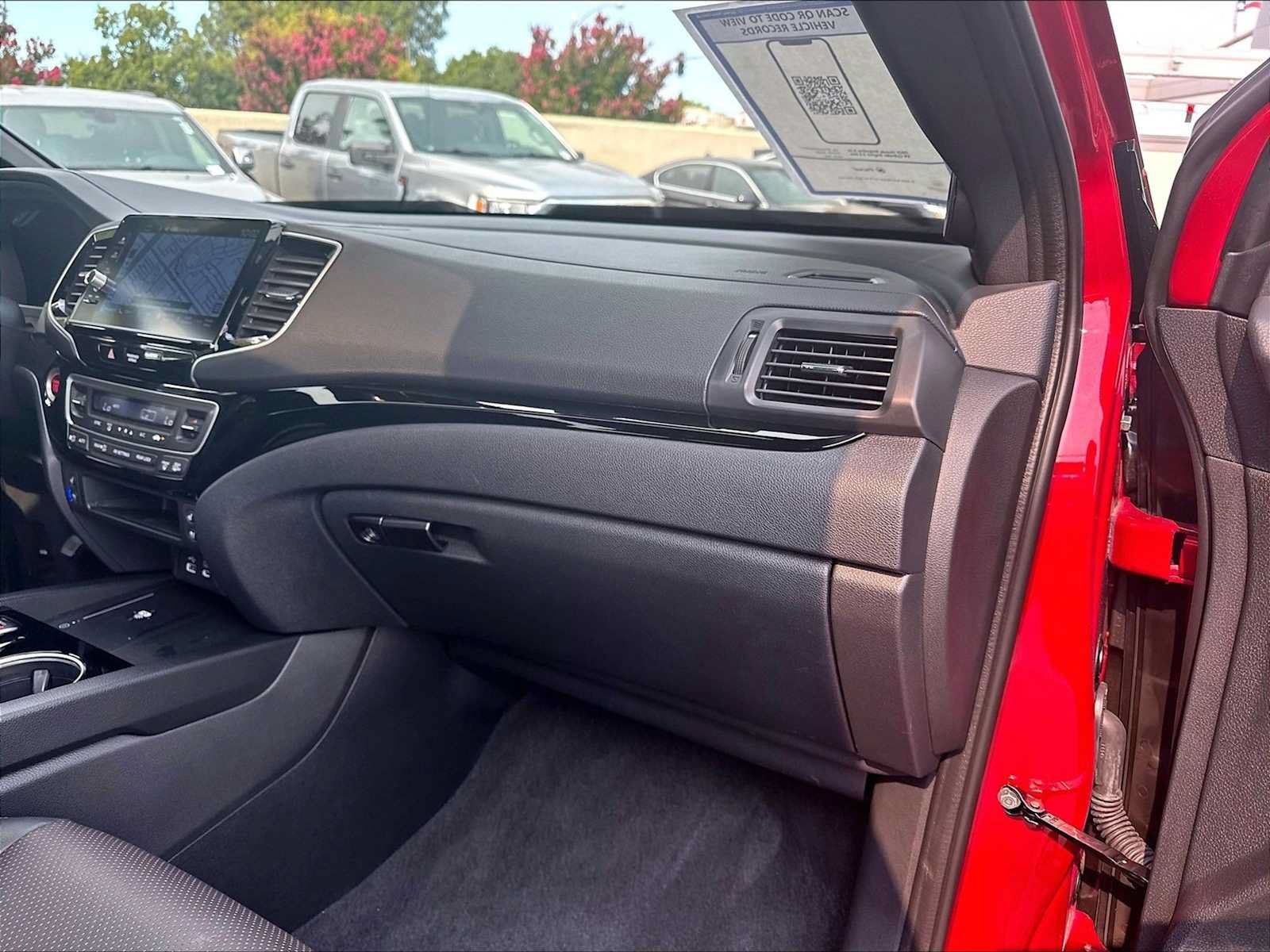 Used 2025 Honda Ridgeline Black Edition image 17