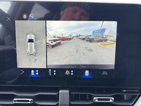 New 2026 Chevrolet Equinox LT w/ Convenience Package II FWD image 21