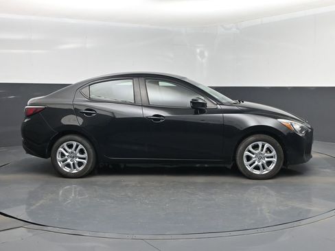 Used 2017 Toyota Yaris iA image 2