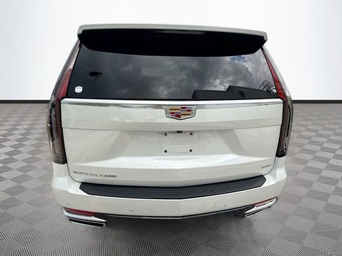 Used 2023 Cadillac Escalade Luxury image 7