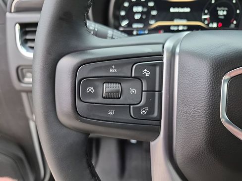 Used 2023 GMC Yukon SLT w/ SLT Premium Package image 32