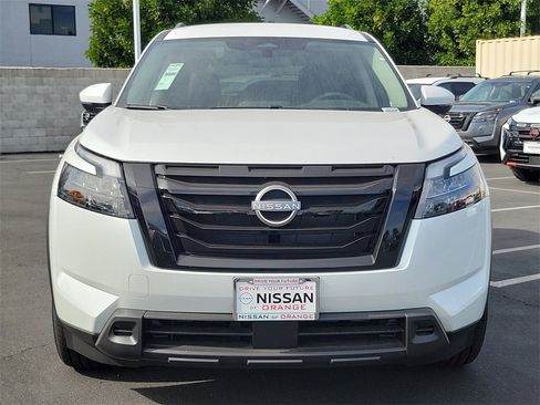 New 2025 Nissan Pathfinder SV w/ Black Appearance Package image 19