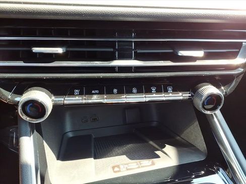 New 2026 Chevrolet Traverse LT image 29