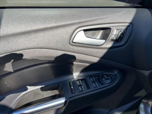 Used 2017 Ford Escape Titanium image 11