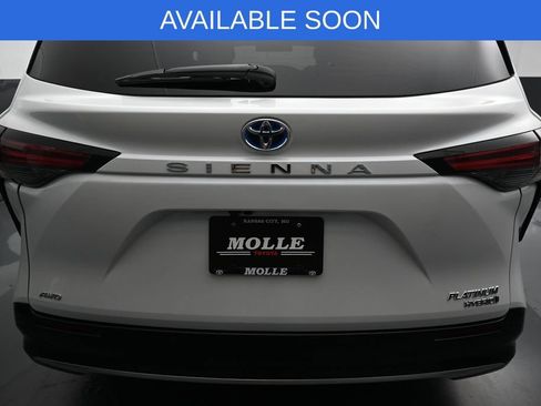 Used 2024 Toyota Sienna Platinum AWD/4WD image 29