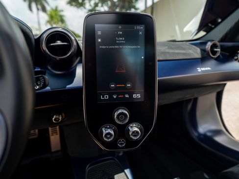 Used 2019 McLaren Senna RWD image 18