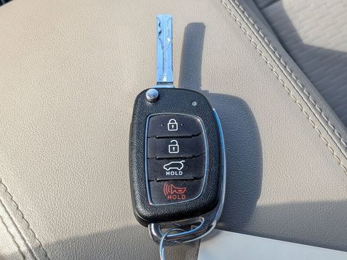 Used 2019 Hyundai Tucson SE image 32