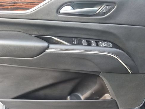Certified 2022 Cadillac Escalade Luxury AWD/4WD image 14
