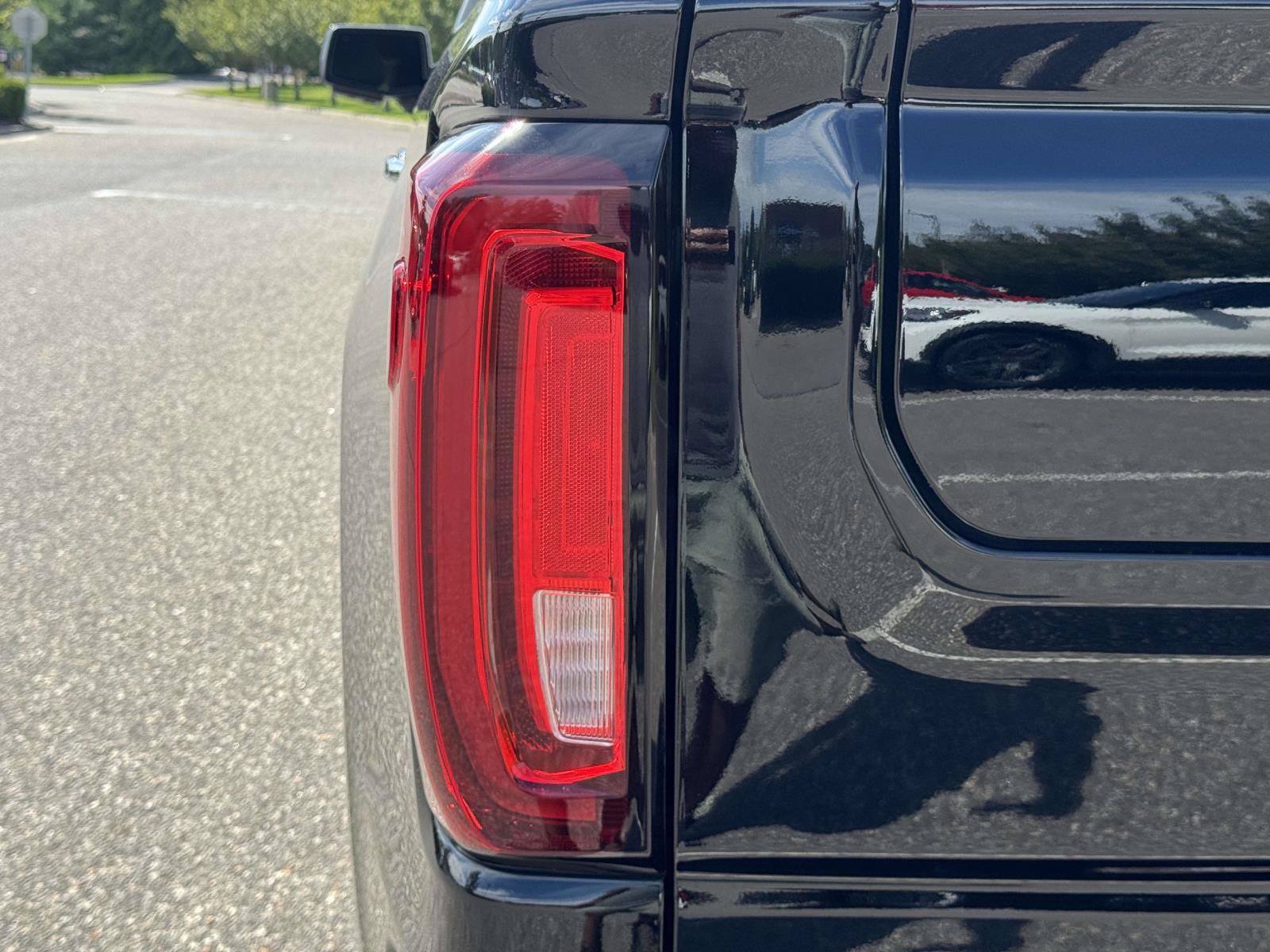 Used 2024 GMC Sierra 1500 Denali w/ Technology Package AWD/4WD image 9