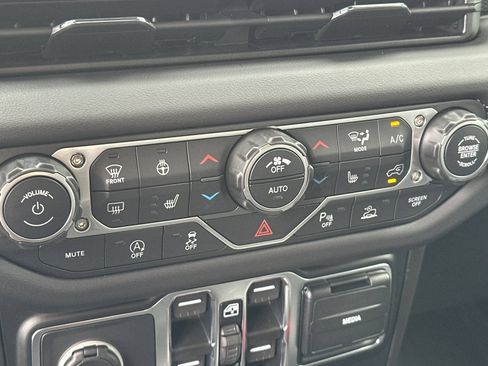 New 2026 Jeep Wrangler Unlimited Rubicon AWD/4WD image 19