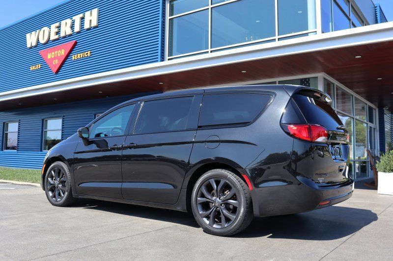 Used 2020 Chrysler Pacifica Touring w/ S Appearance Package FWD image 5