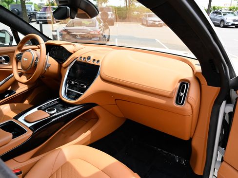 Used 2024 Aston Martin DBX AWD/4WD image 53