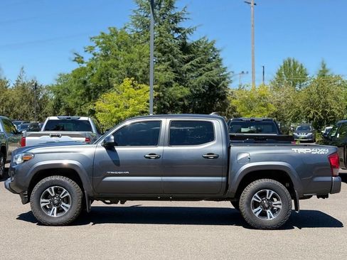 Used 2016 Toyota Tacoma TRD Sport w/ Premium & Technology Package AWD/4WD image 2
