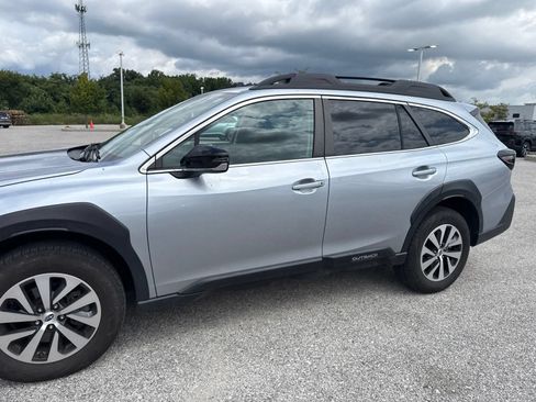 Certified 2024 Subaru Outback Premium AWD/4WD image 9