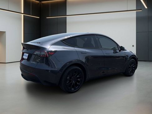 Used 2024 Tesla Model Y Long Range AWD/4WD image 6