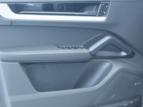 Certified 2025 Porsche Cayenne Coupe image 23