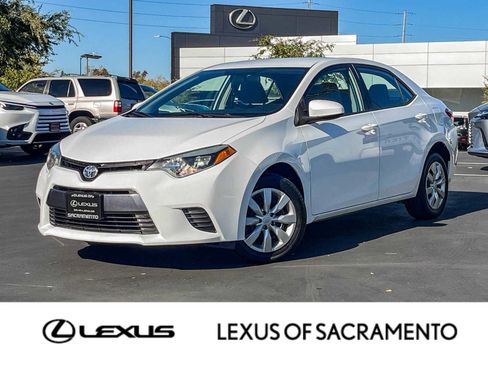 Used 2015 Toyota Corolla LE image 1