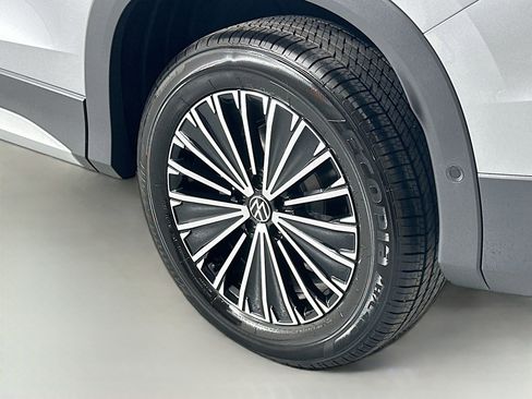 Certified 2025 Volkswagen Tiguan S image 8