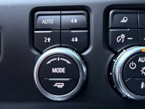 Used 2025 GMC Sierra 2500 AT4 image 45