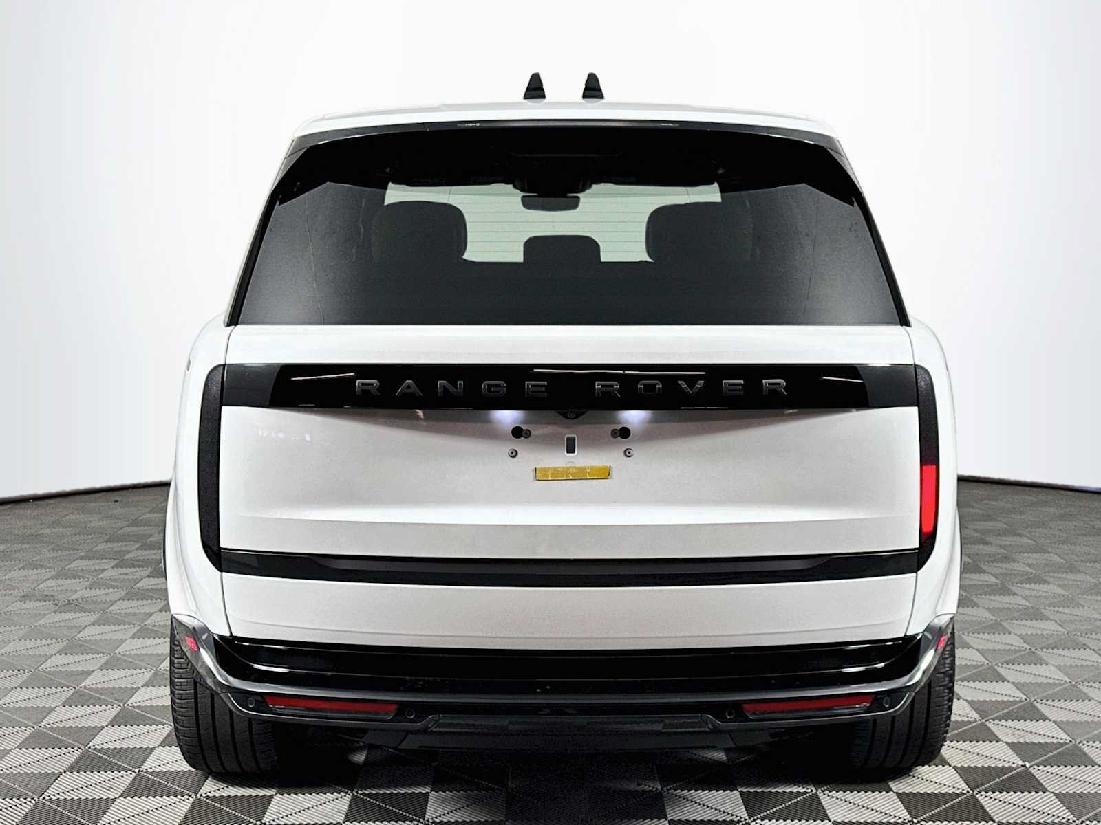 Used 2024 Land Rover Range Rover SE AWD/4WD image 6