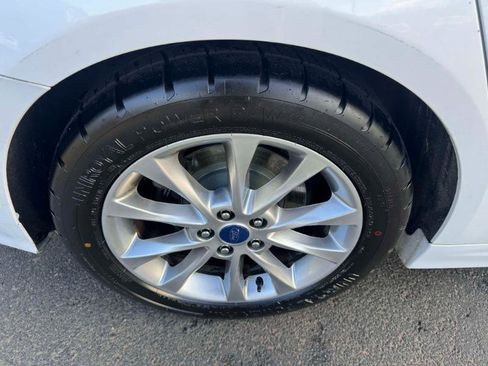 Used 2017 Ford Fusion SE w/ Fusion SE Technology Package image 23