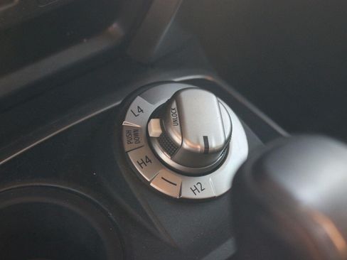 Used 2015 Toyota 4Runner SR5 AWD/4WD image 23