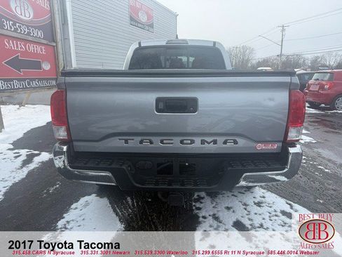 Used 2017 Toyota Tacoma 4X4 Double Cab image 4