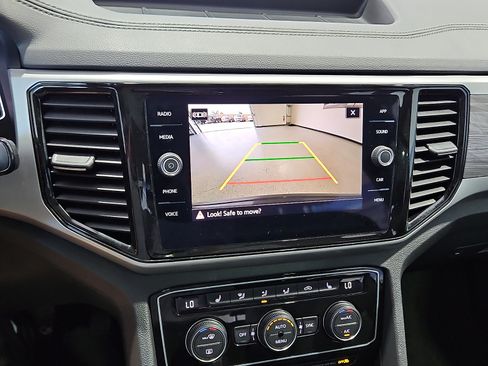 Certified 2023 Volkswagen Atlas Cross Sport SE w/ Panoramic Sunroof Package FWD image 17