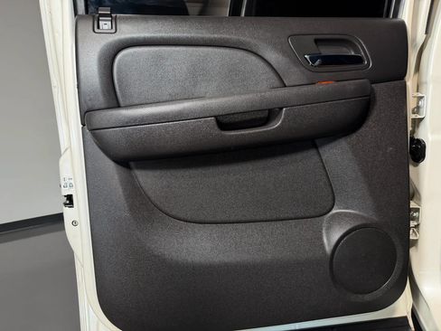 Used 2013 Chevrolet Avalanche LTZ RWD image 13