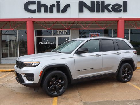 Used 2023 Jeep Grand Cherokee Altitude image 1