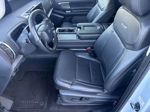 Used 2025 Ford Expedition Platinum AWD/4WD image 5