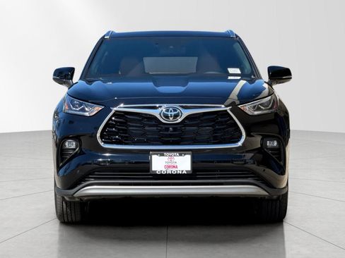 New 2026 Toyota Highlander Platinum image 8