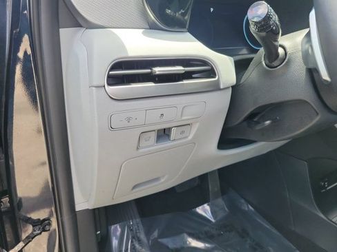 Used 2024 Hyundai Palisade SEL Premium w/ Premium Package FWD image 17