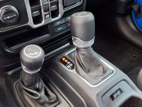 Used 2021 Jeep Wrangler Unlimited Sport AWD/4WD image 12