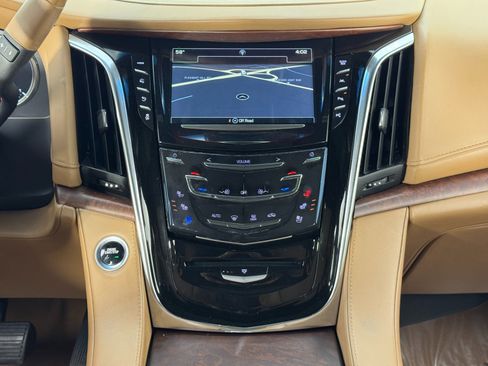 Used 2017 Cadillac Escalade ESV Platinum image 24