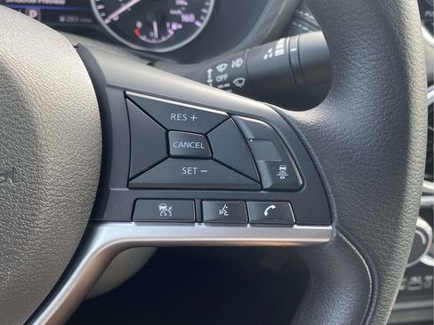 Used 2025 Nissan Sentra SV FWD image 21